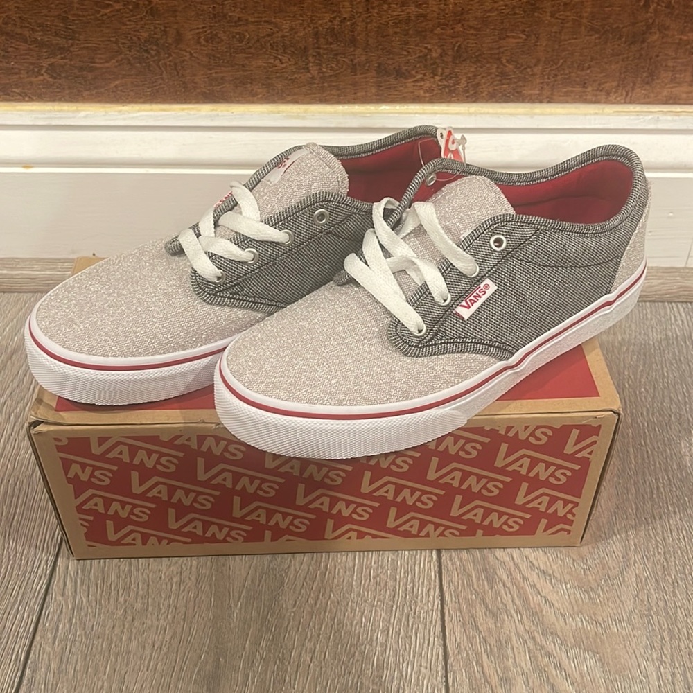BRAND NEW PAIR OF BEAUTIFUL SIZE 3Y VAN IN PERFECT CONDITION.